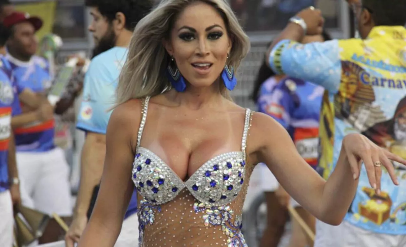 Galería de fotos  Carolina Gonçalves Narizinho 11/02/2015