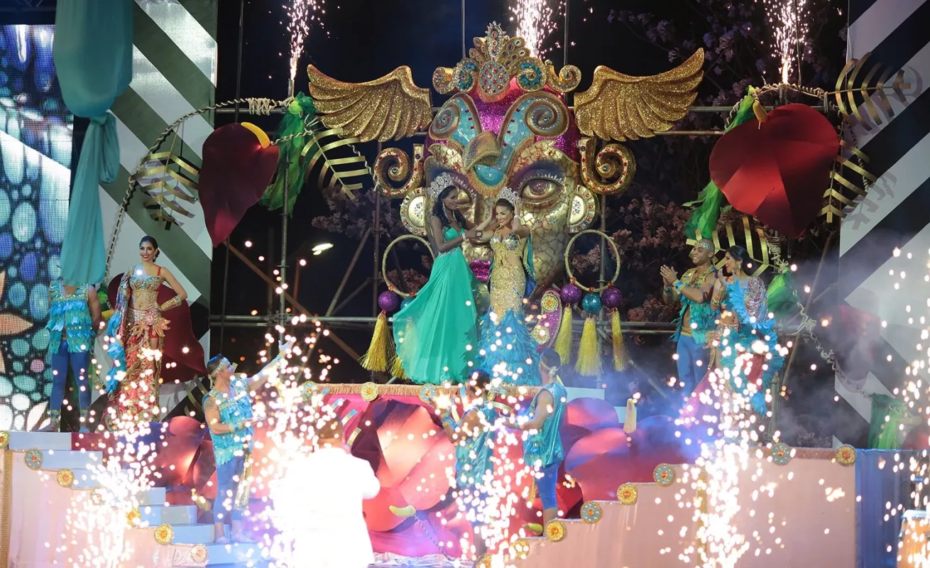 Coronoción de Onisis. Fotos: Shino HS