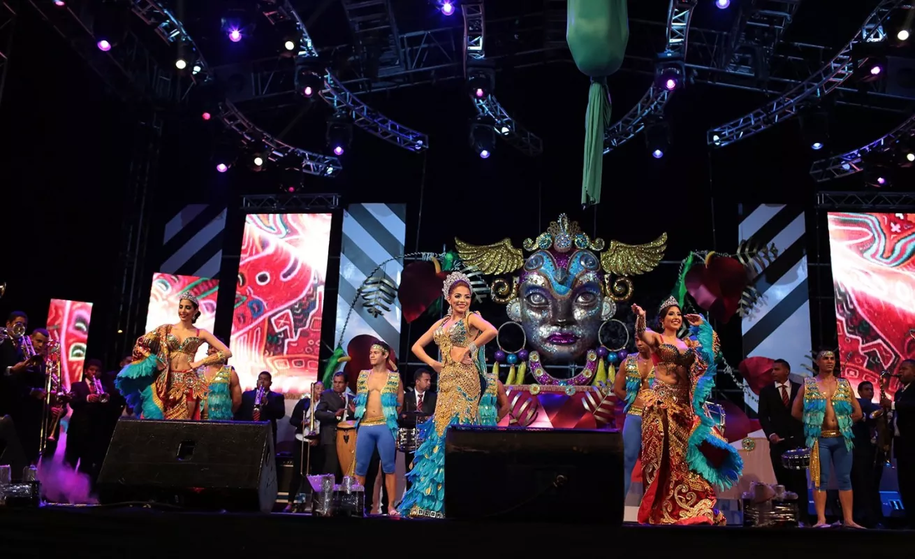 Coronoción de Onisis. Fotos: Shino HS