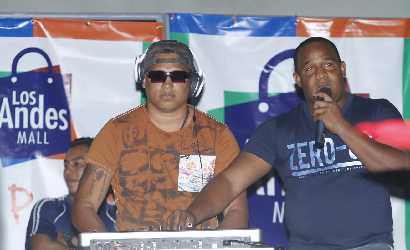 Coronación de Gina González, Mayuli Valencia y Jivelis Henríquez, reinas de San Miguelito. Fotos: Marly Domínguez