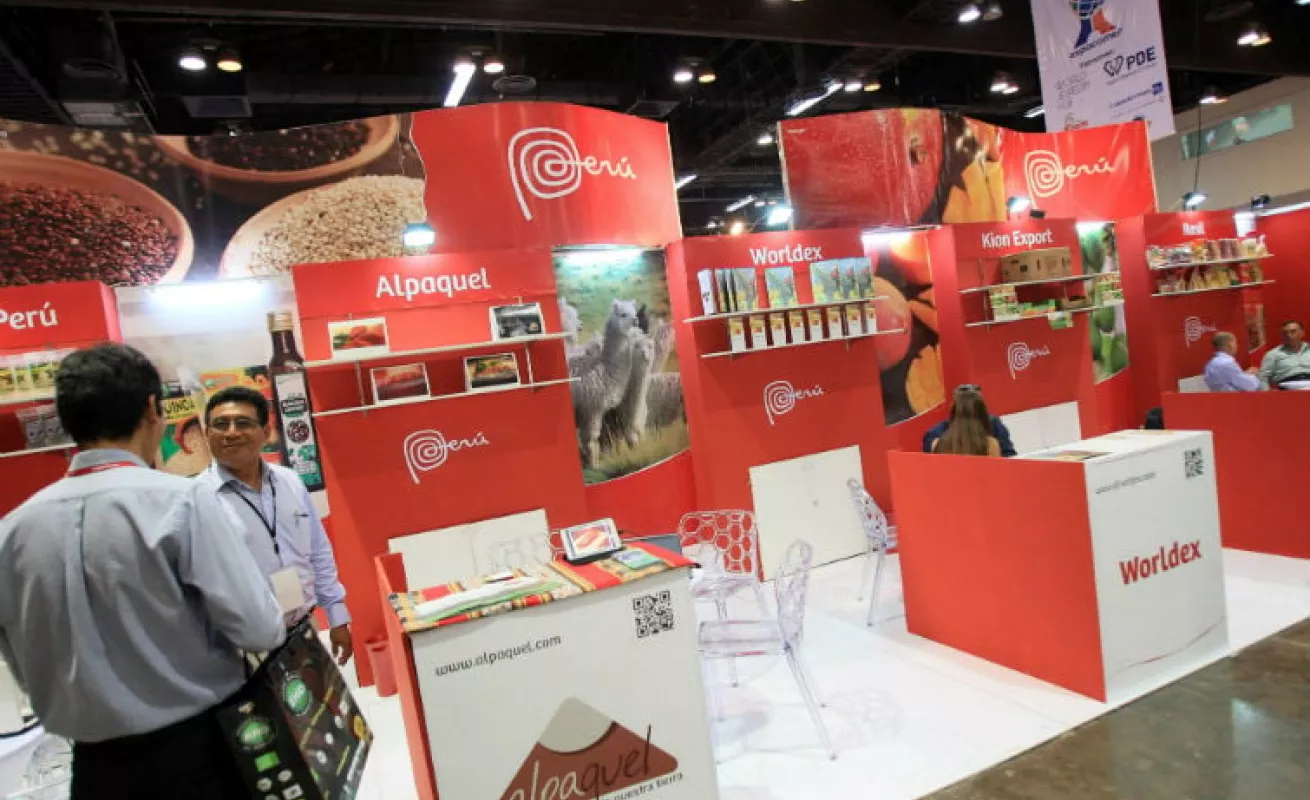 Imágenes de una vitrina comercial 