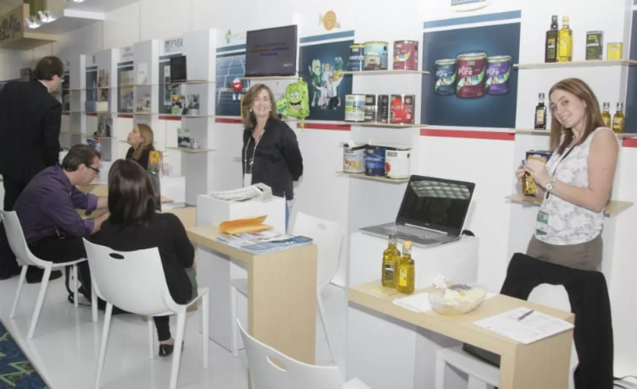 Imágenes de una vitrina comercial 