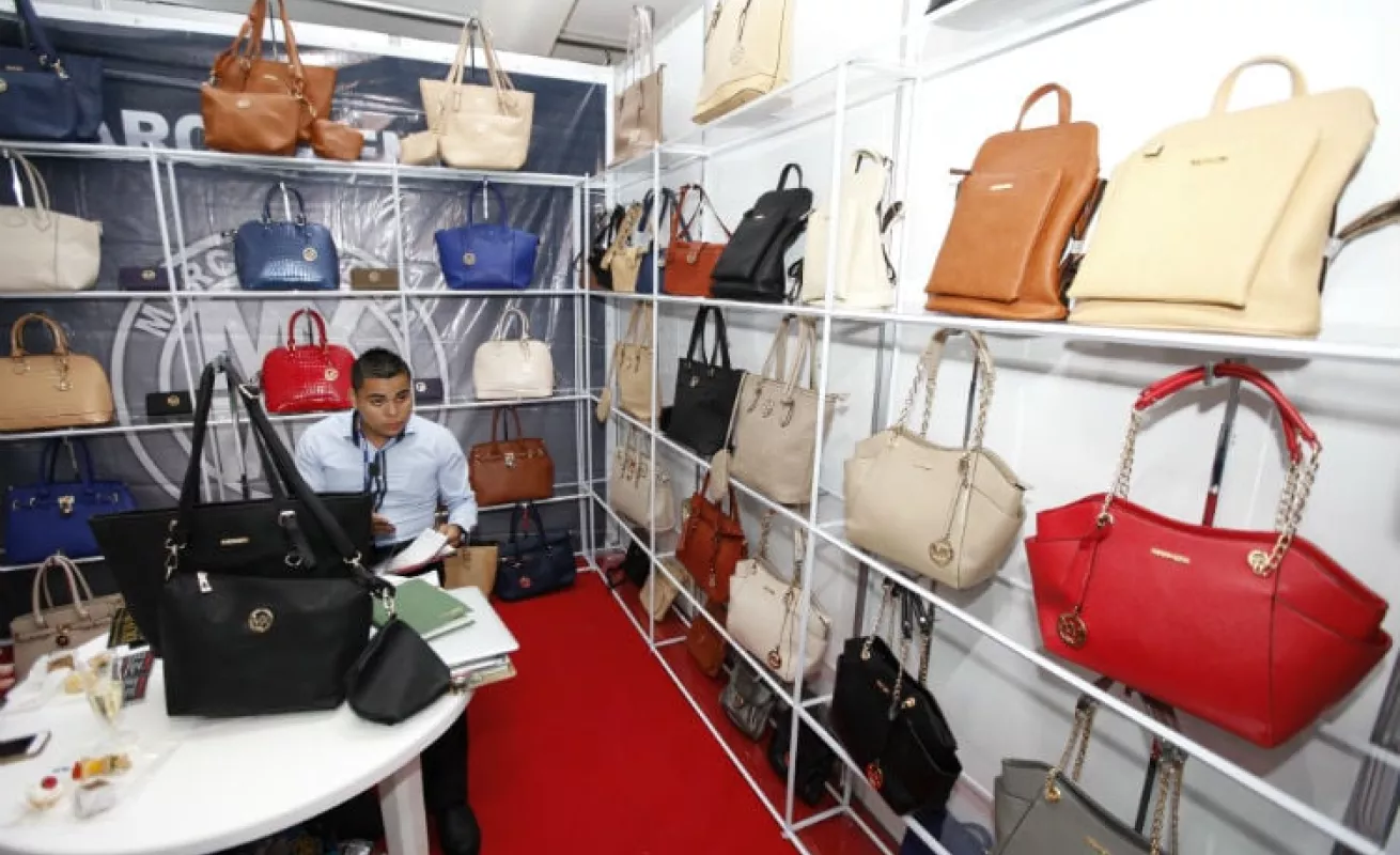 Imágenes de una vitrina comercial 