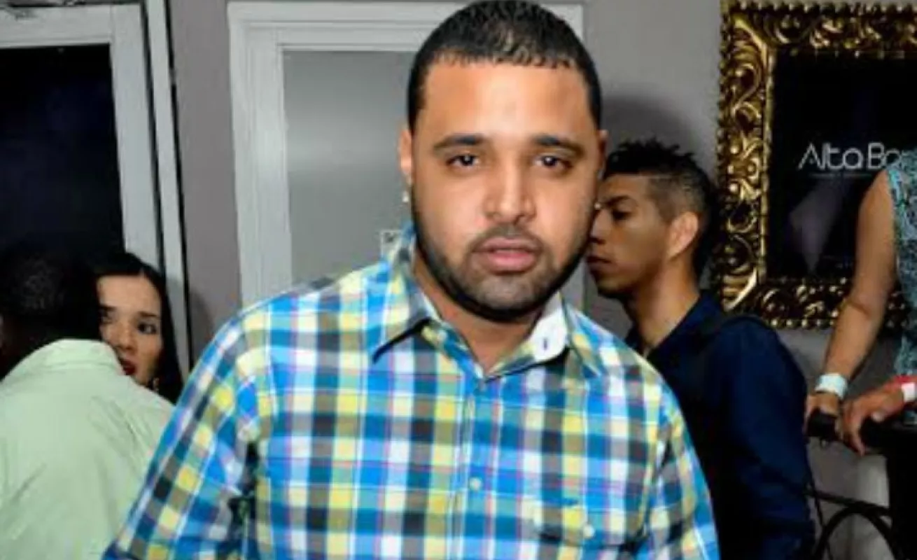 Eddy Lover deja todo su 'flow' romántico en la tarima con el Básico 40