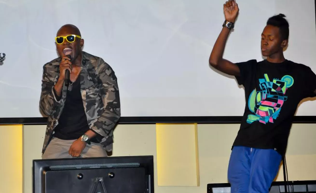 Un Karaoke lleno de humor