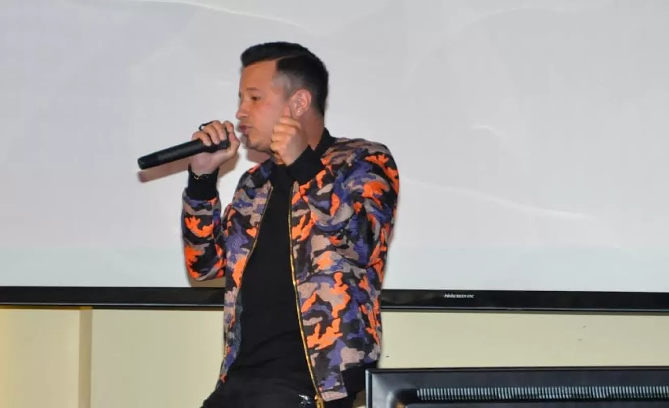 Un Karaoke lleno de humor