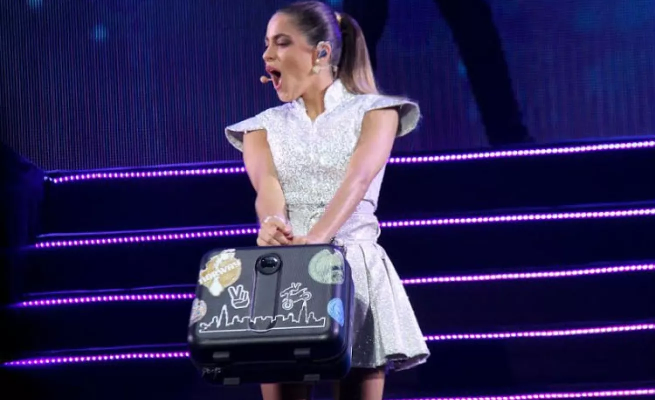 Niñas disfrutan de presentación de Violetta