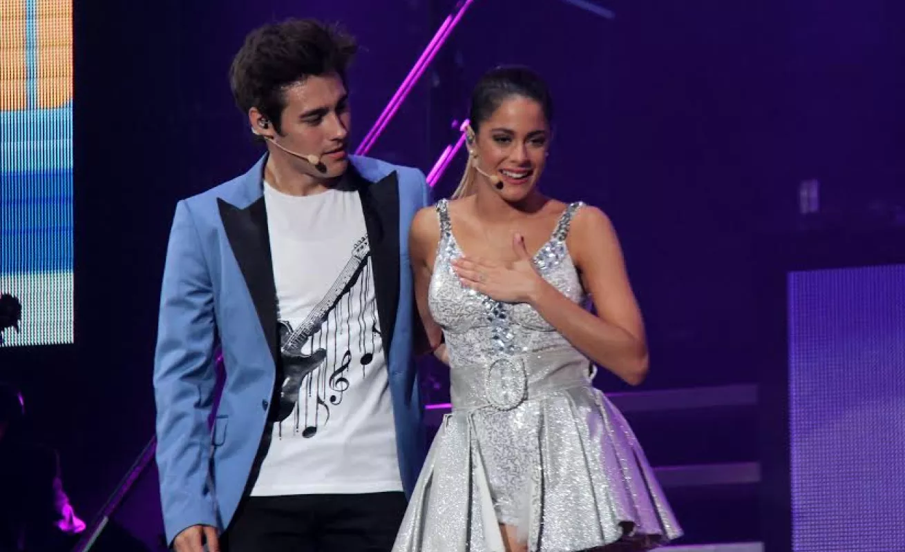 Niñas disfrutan de presentación de Violetta