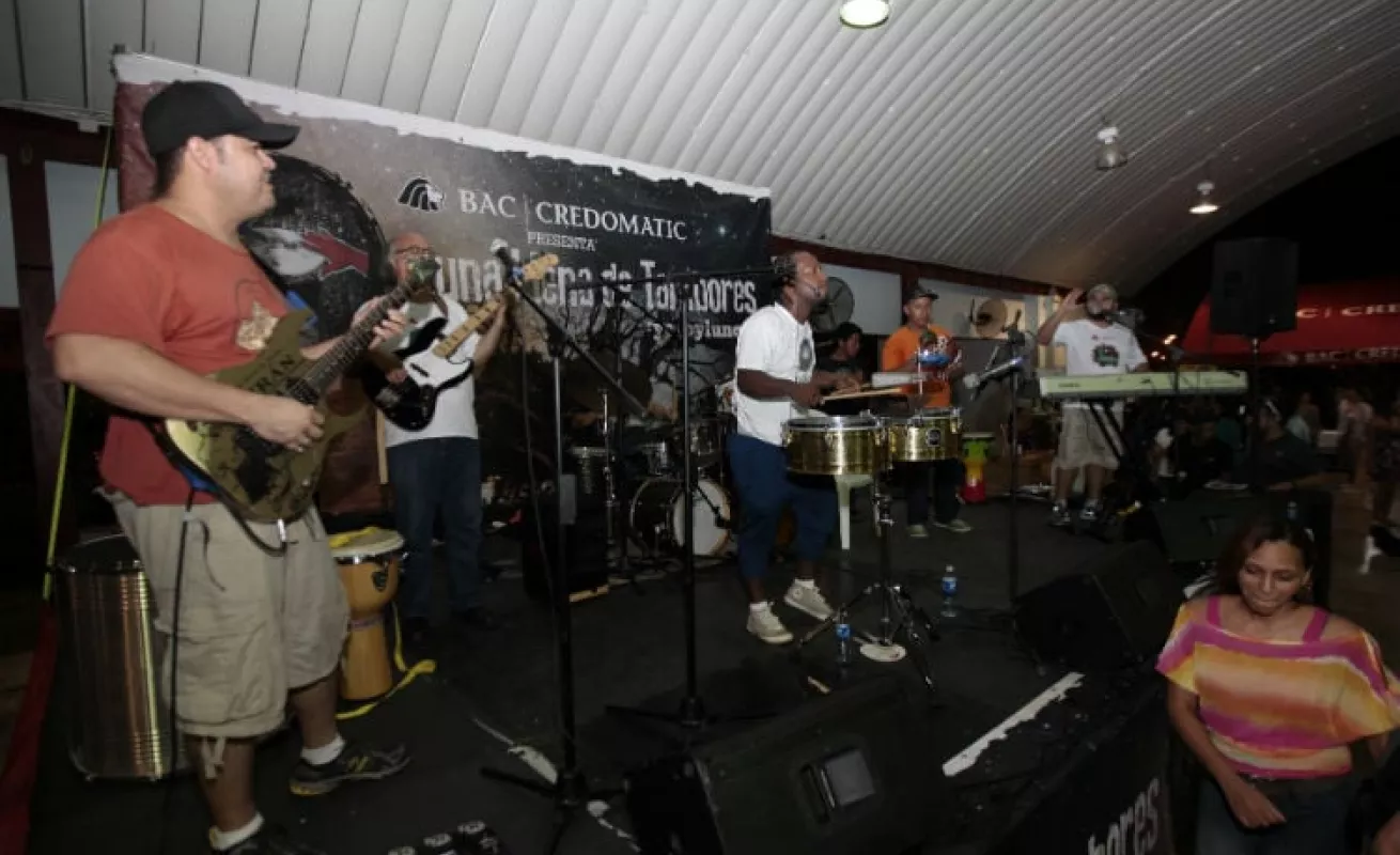 Luna llena de tambores