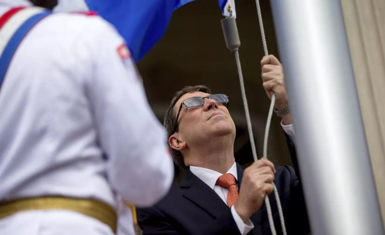 Cuba y EE.UU. restablecen relaciones con la apertura de la embajada cubana