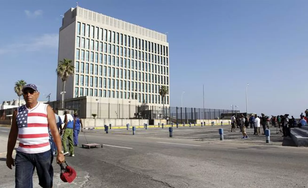 Cuba y EE.UU. restablecen relaciones con la apertura de la embajada cubana