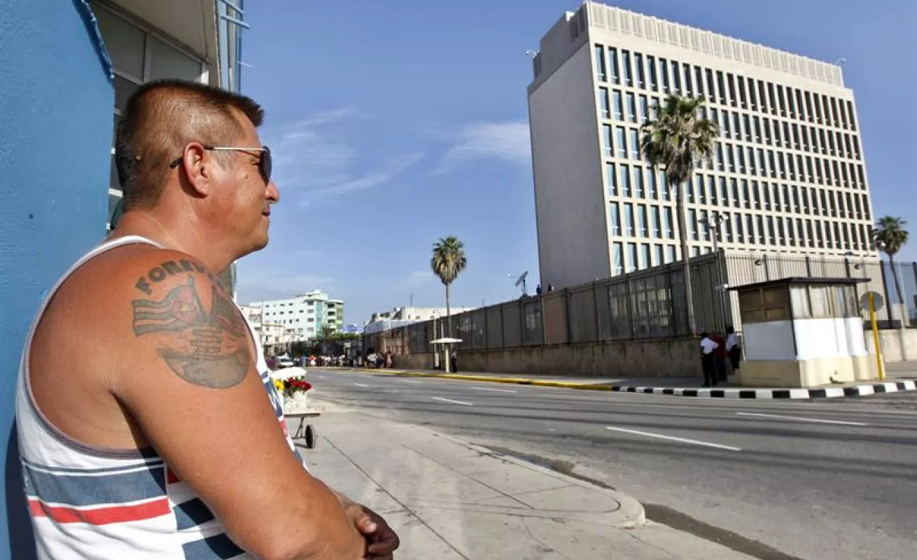 Cuba y EE.UU. restablecen relaciones con la apertura de la embajada cubana