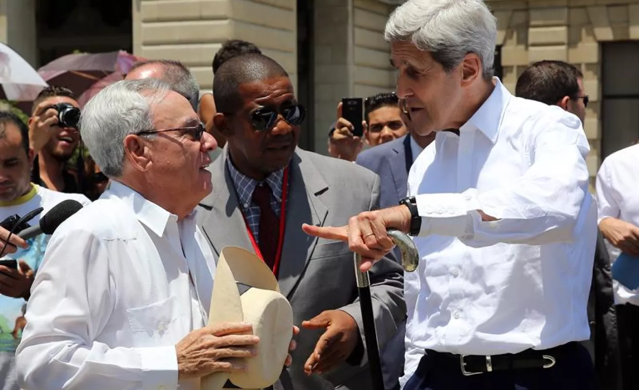 50 años después: bandera de EE.UU. vuelve a izarse en territorio cubano