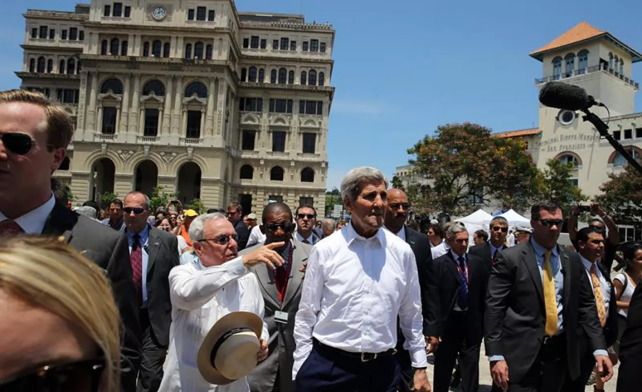 50 años después: bandera de EE.UU. vuelve a izarse en territorio cubano