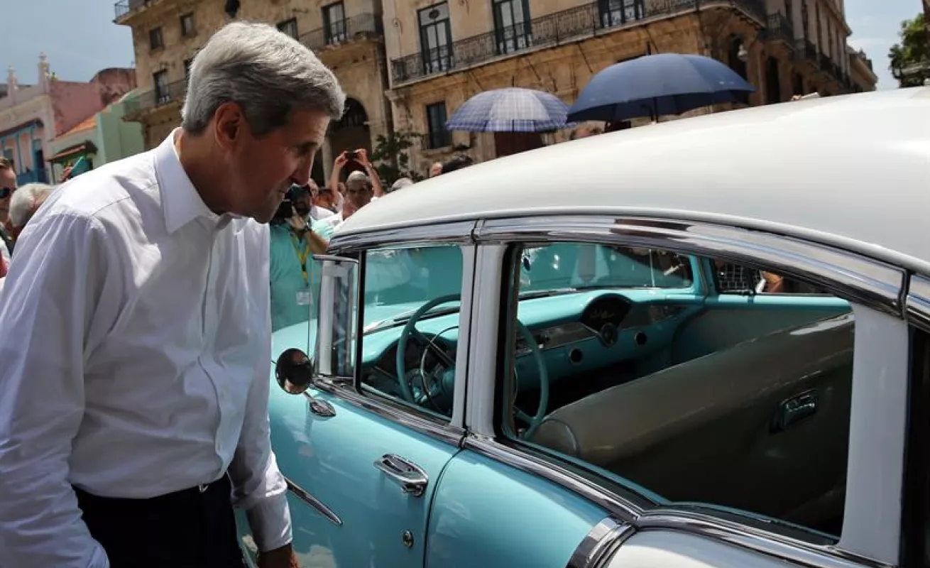 50 años después: bandera de EE.UU. vuelve a izarse en territorio cubano