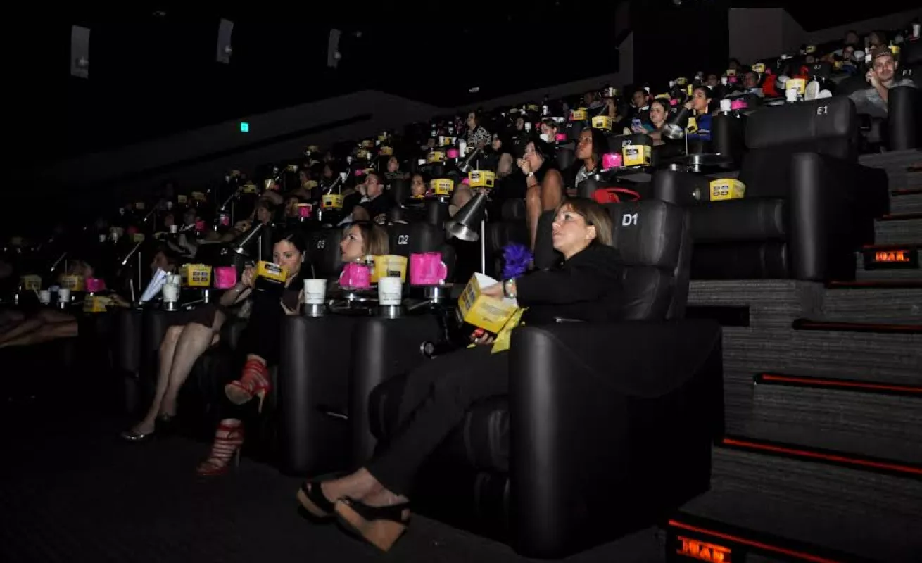 Actores de 'Una Maid en Paitilla' buscan sus mejores gala