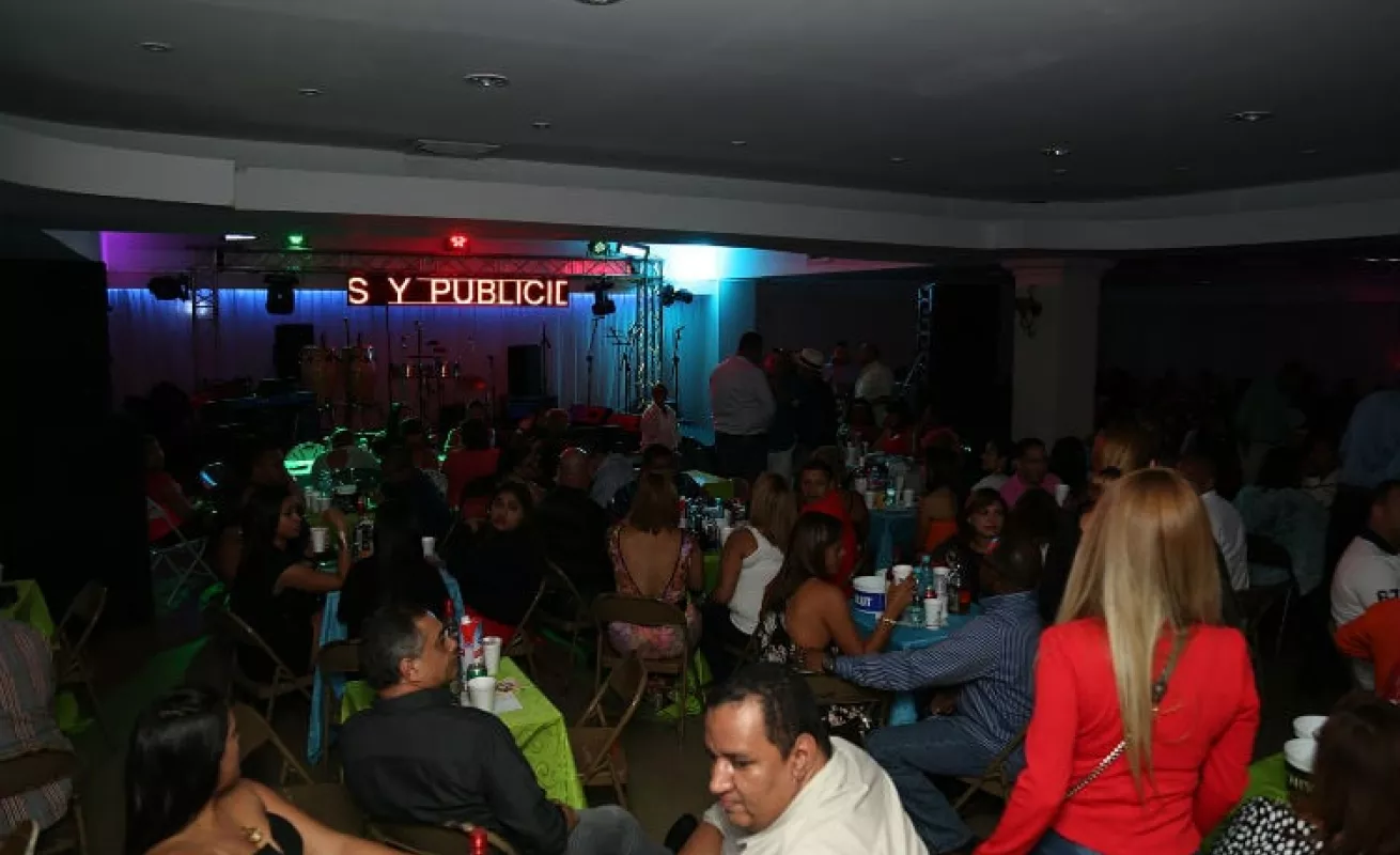 Bailaron con 'El Gallo' Tito Rojas