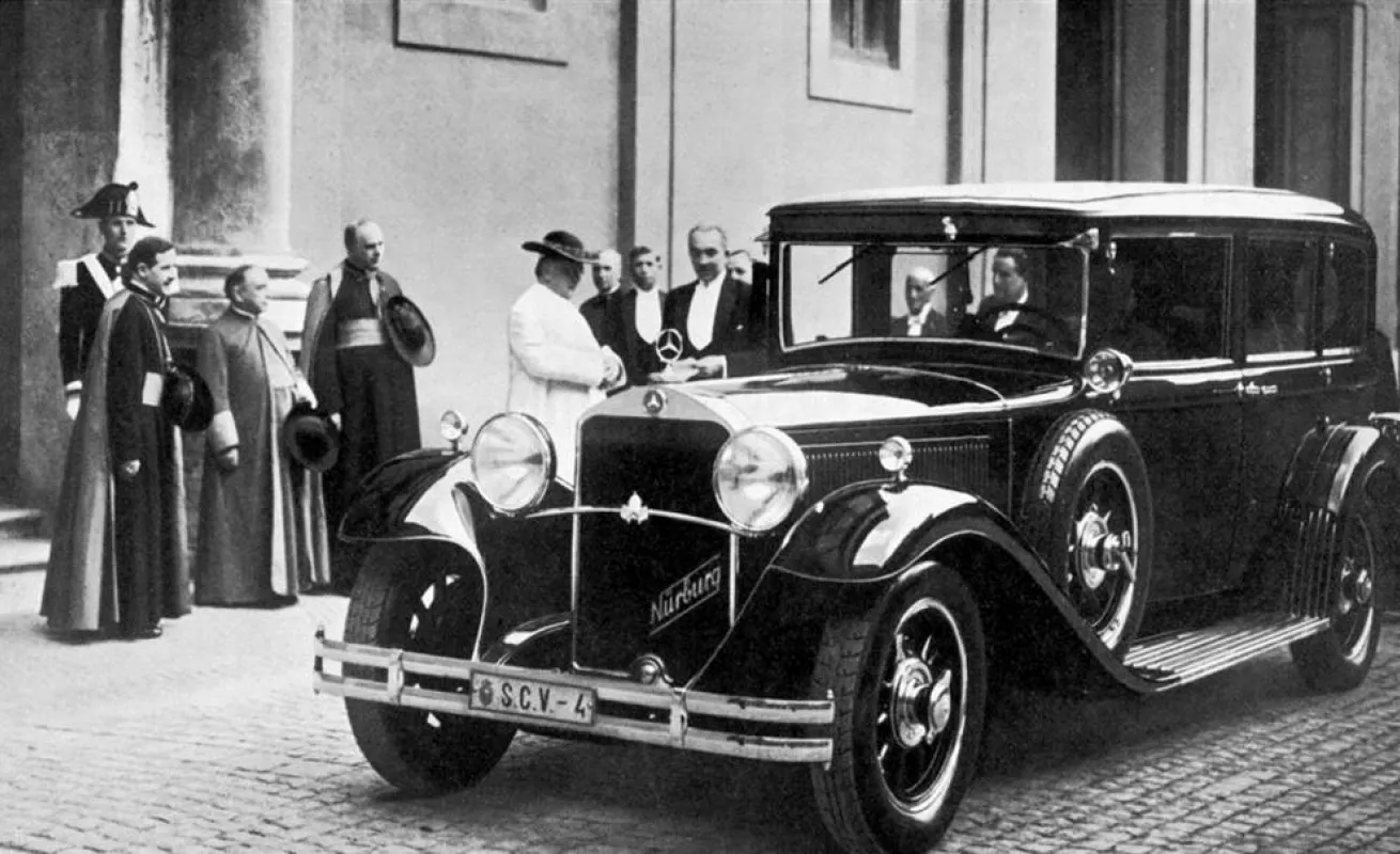 Los papamóviles a través de la historia