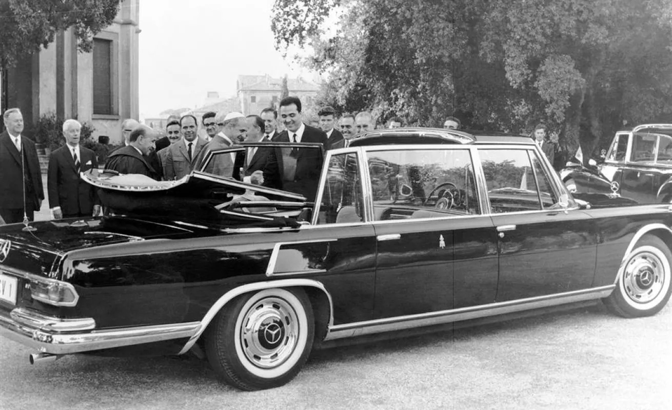 Los papamóviles a través de la historia