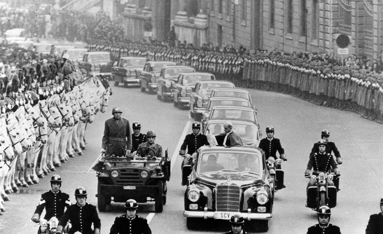 Los papamóviles a través de la historia