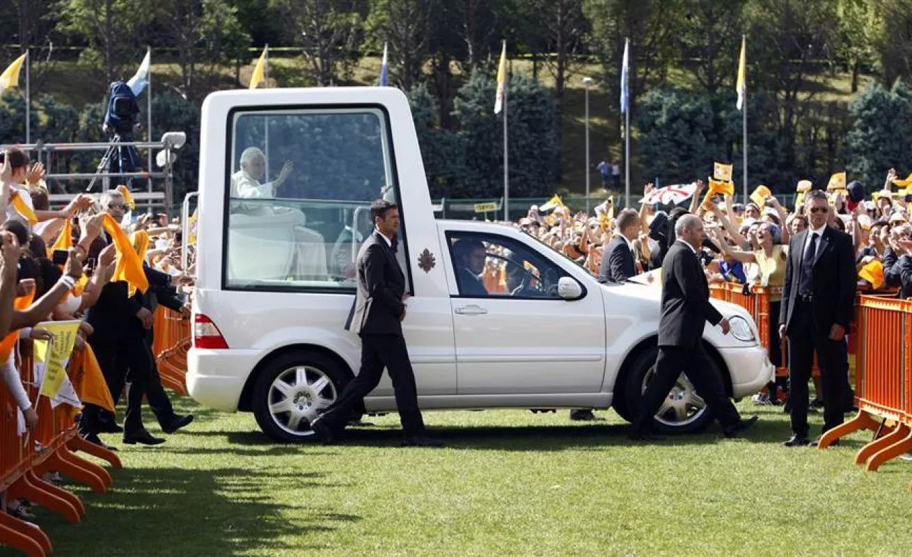 Los papamóviles a través de la historia