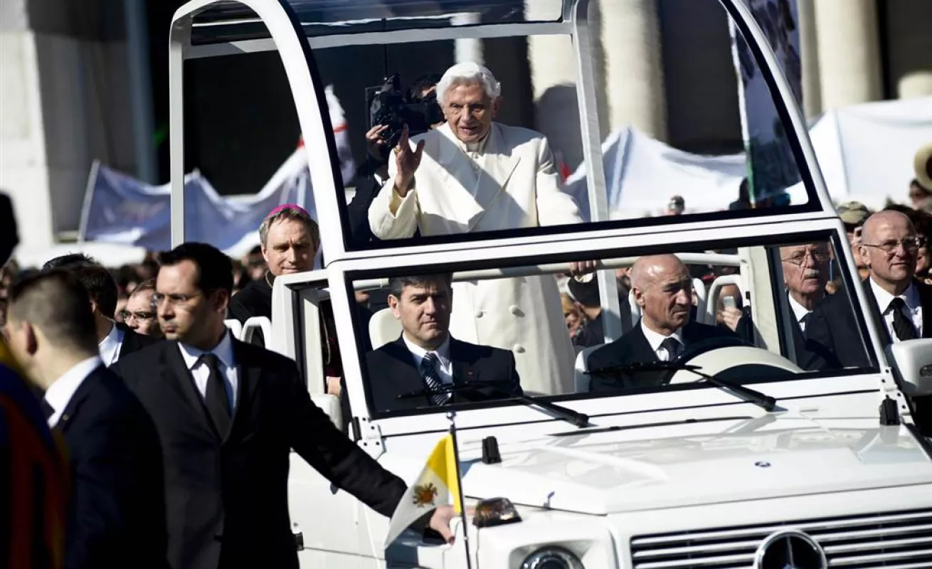 Los papamóviles a través de la historia