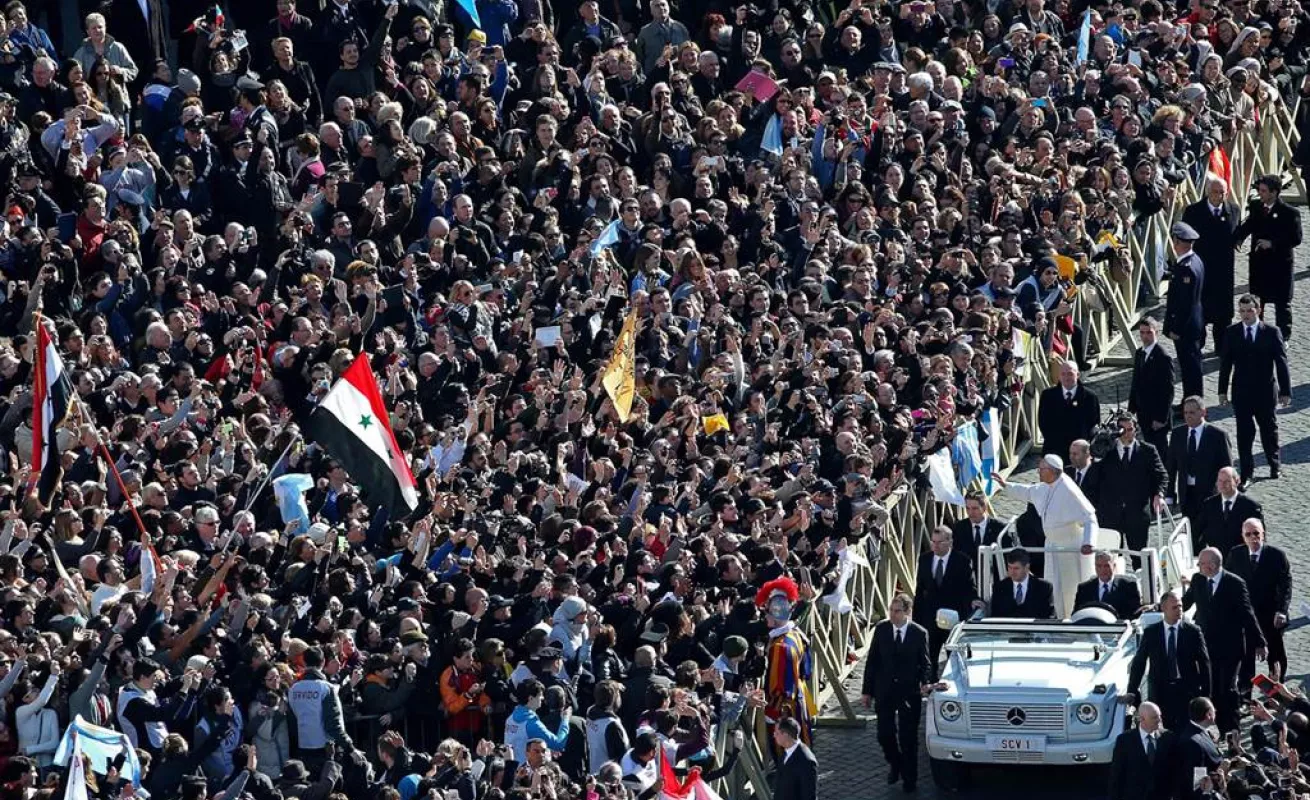 Los papamóviles a través de la historia