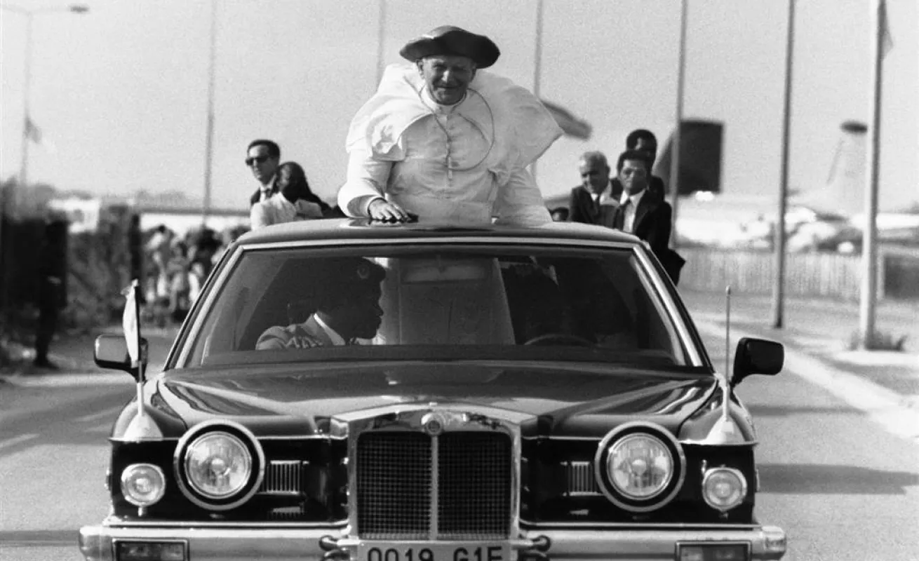 Los papamóviles a través de la historia