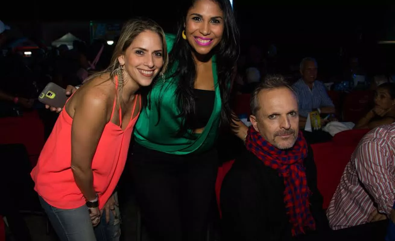 Juanes deleitó con su 'camisa negra'