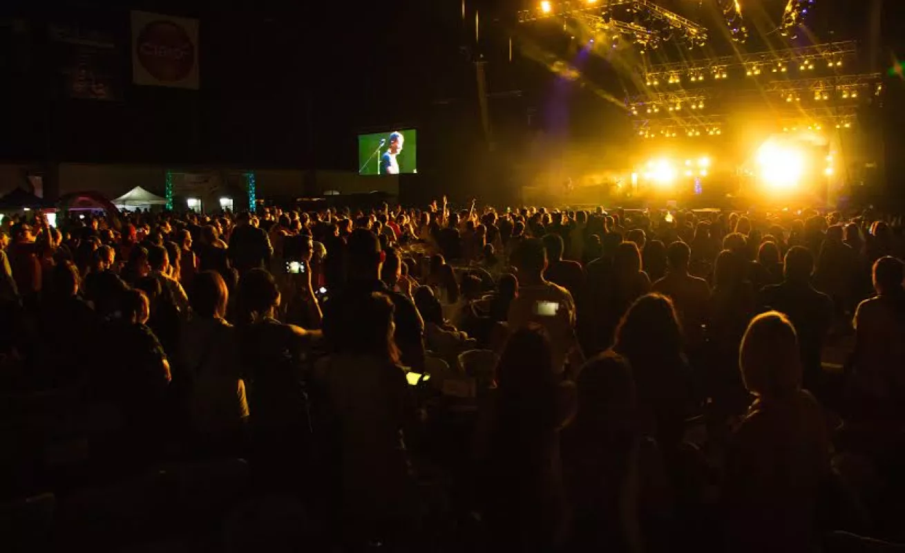 Juanes deleitó con su 'camisa negra'