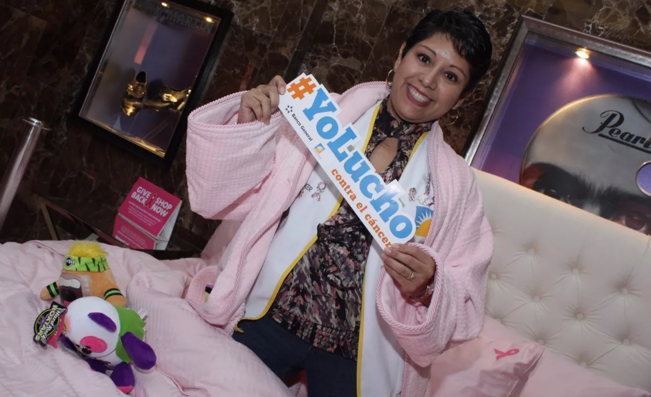 Famosos se meten a la cama en apoyo a campaña de Fundacáncer