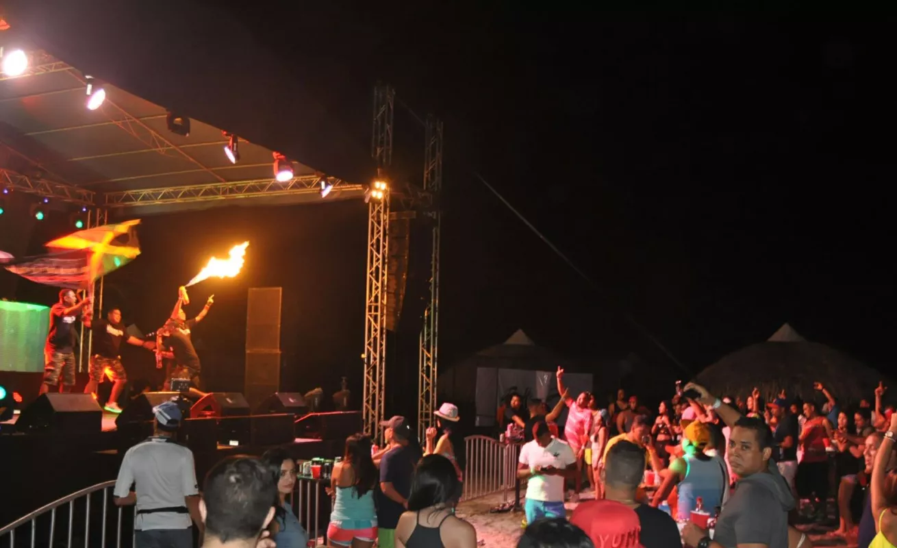 Concierto de De La Ghetto en Club de Playa San Carlos