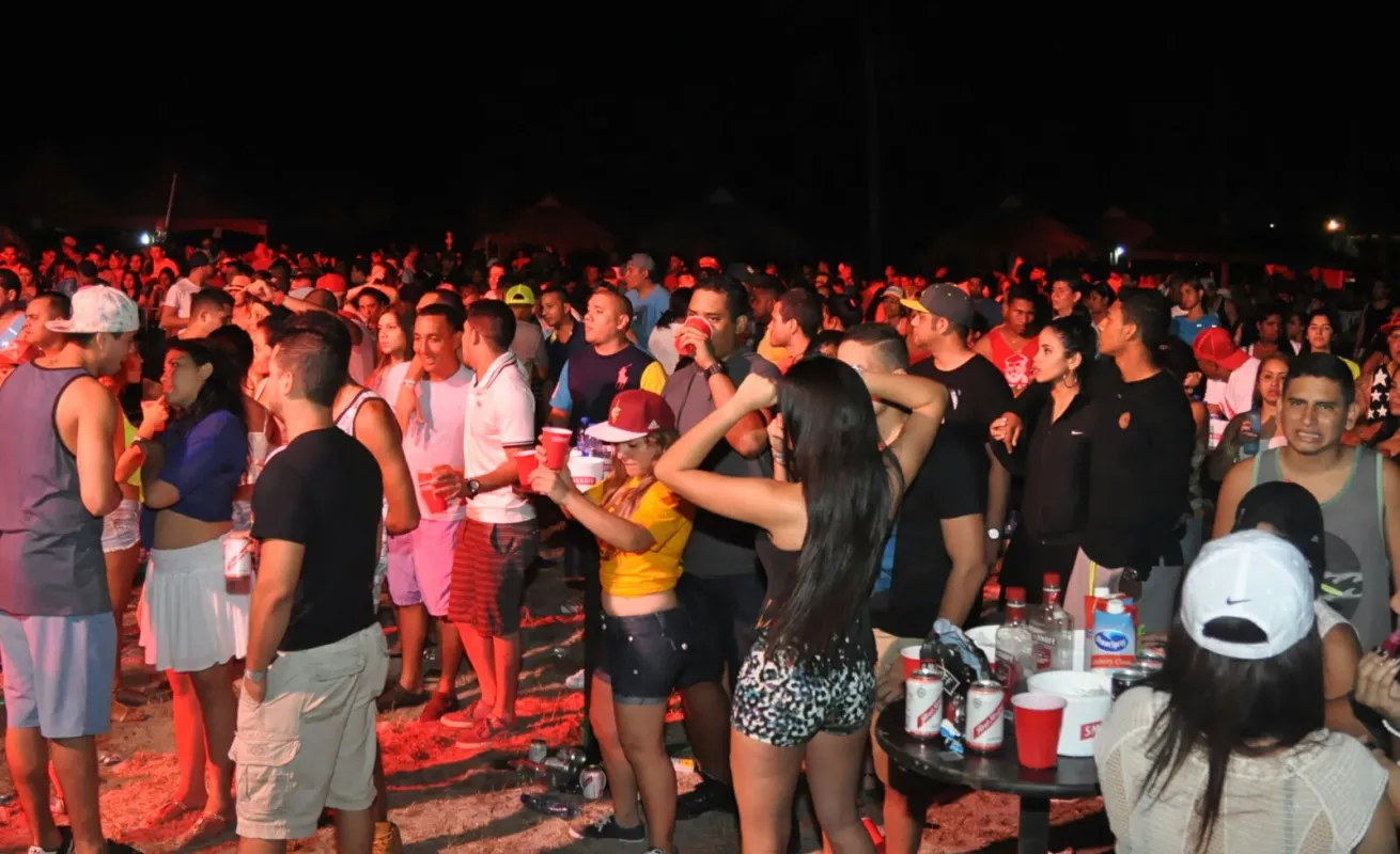 Concierto de De La Ghetto en Club de Playa San Carlos