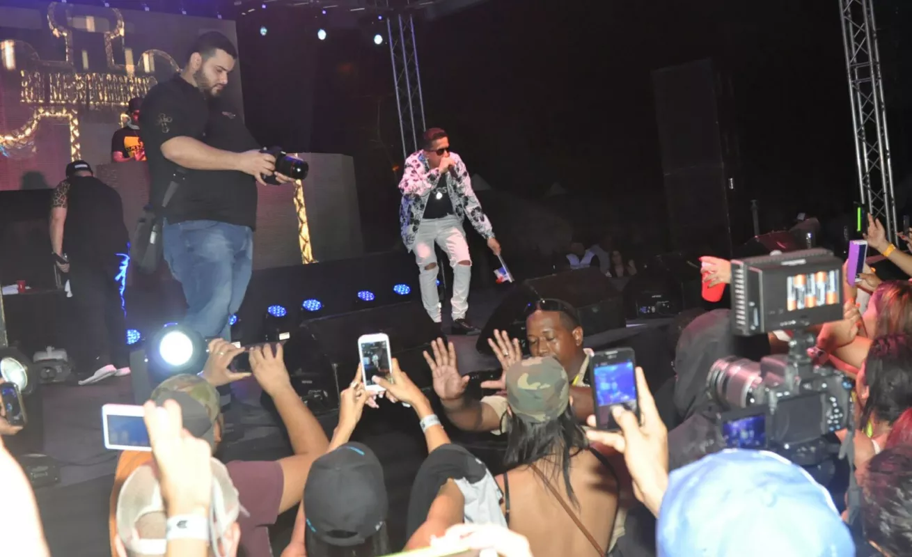 Concierto de De La Ghetto en Club de Playa San Carlos