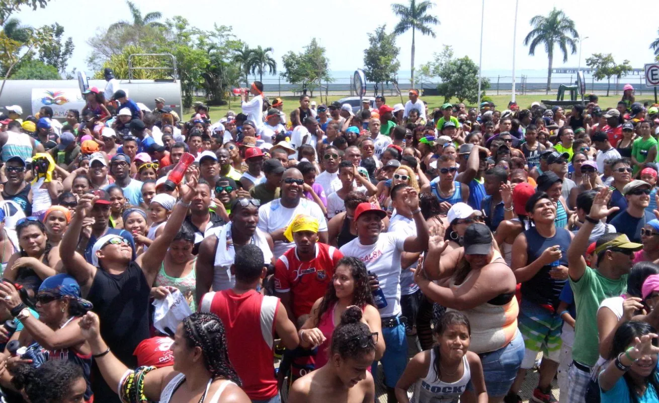 #CarnavalesCri La Cinta Costera está prendida... 