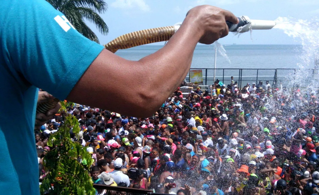 #CarnavalesCri La Cinta Costera está prendida... 