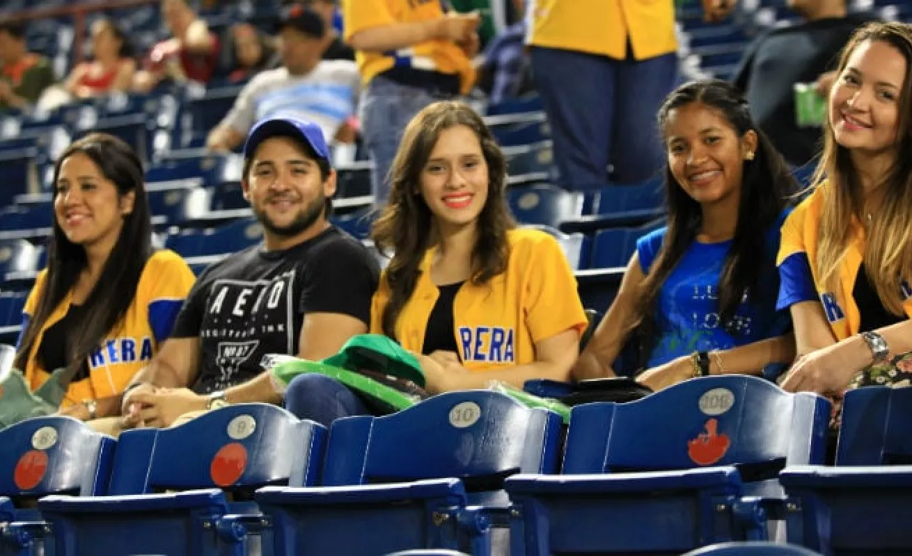 Los fieles del béisbol en el Rod Carew