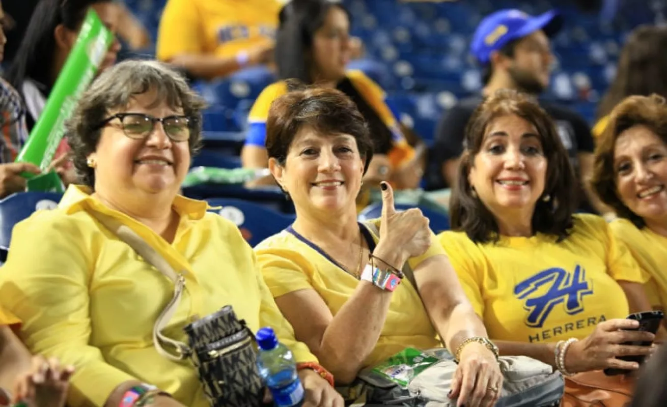 Los fieles del béisbol en el Rod Carew