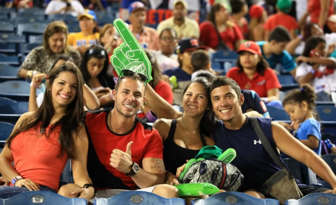 Los fieles del béisbol en el Rod Carew