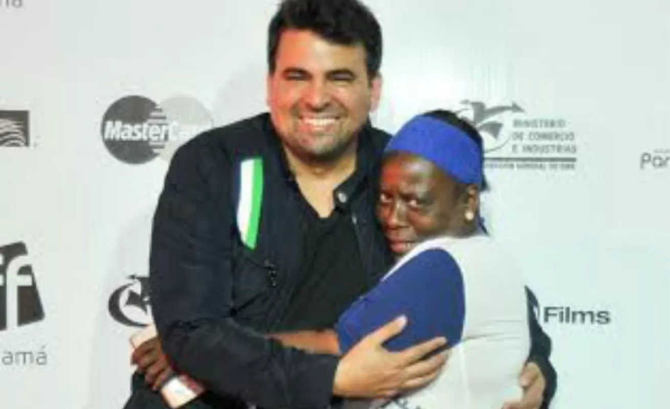 Alfombra roja de largometraje El Cheque en el IFF