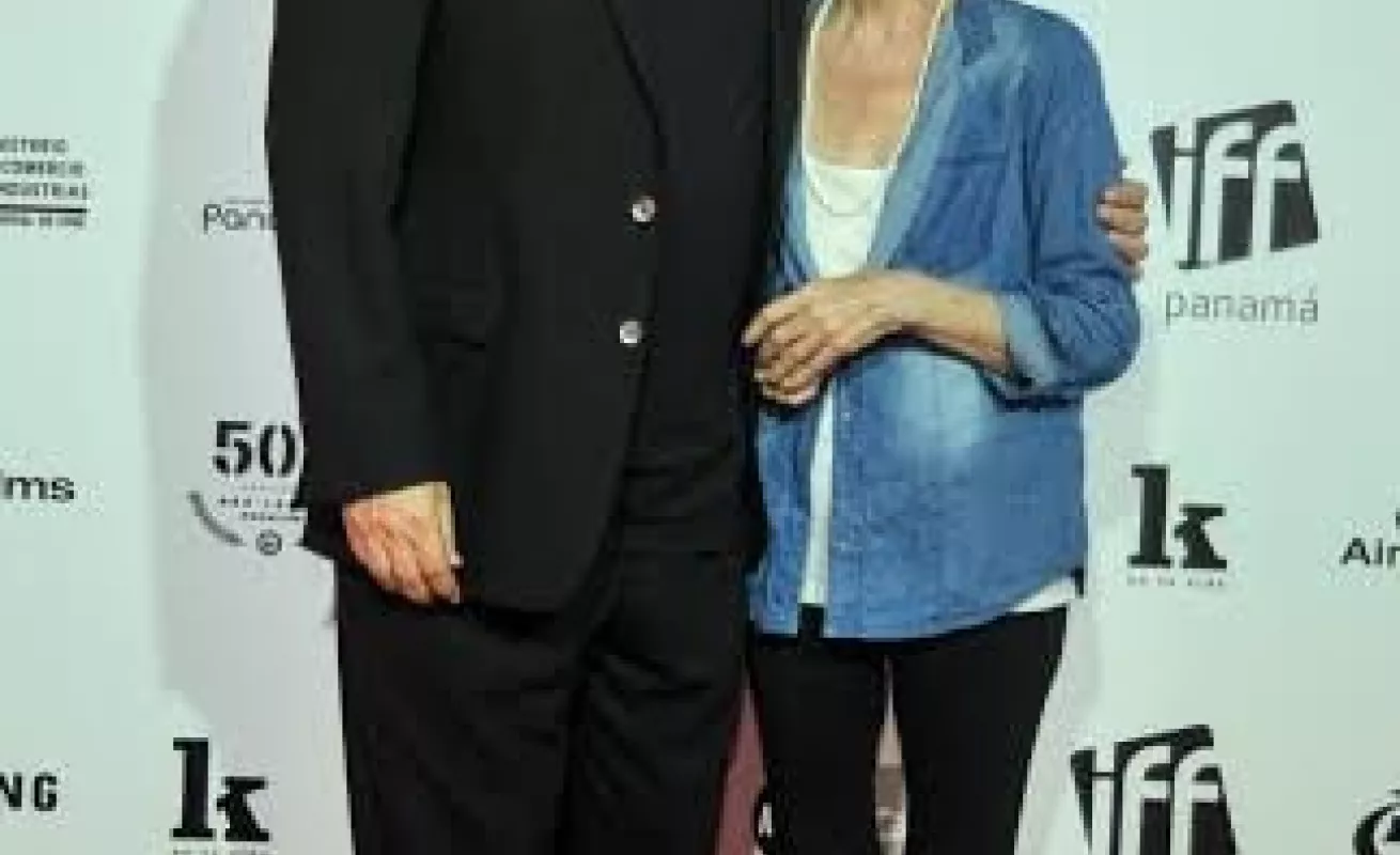 Alfombra roja de largometraje El Cheque en el IFF