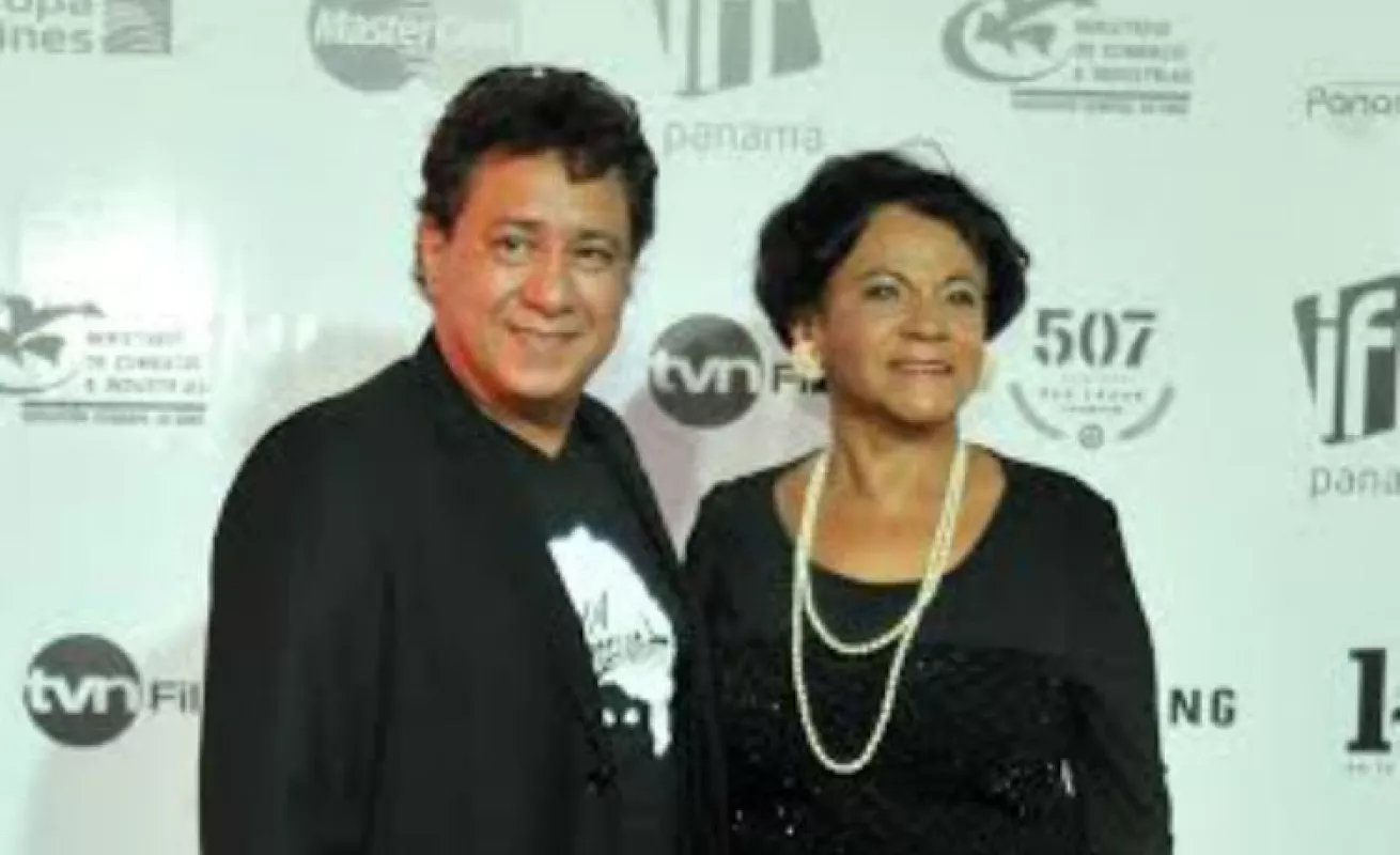 Alfombra roja de largometraje El Cheque en el IFF