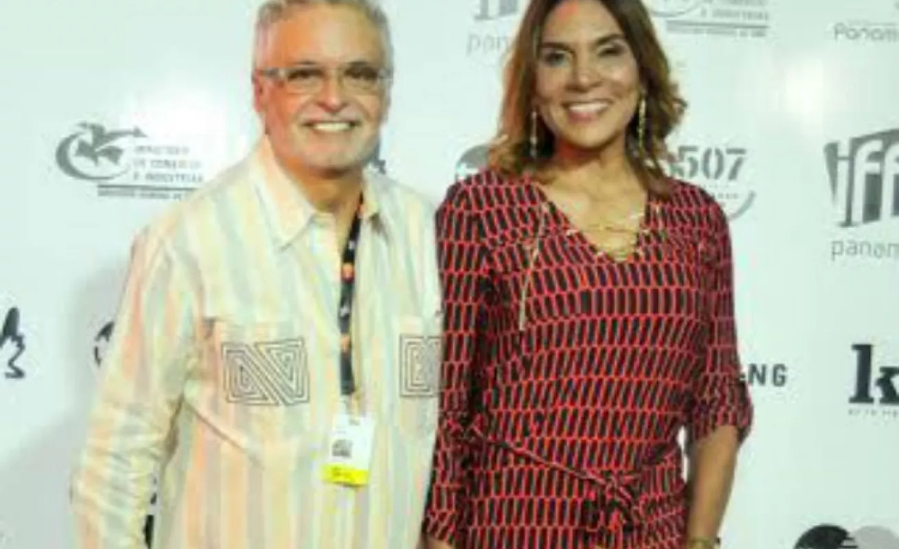 Alfombra roja de largometraje El Cheque en el IFF