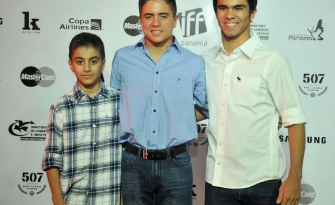 Alfombra roja de largometraje El Cheque en el IFF