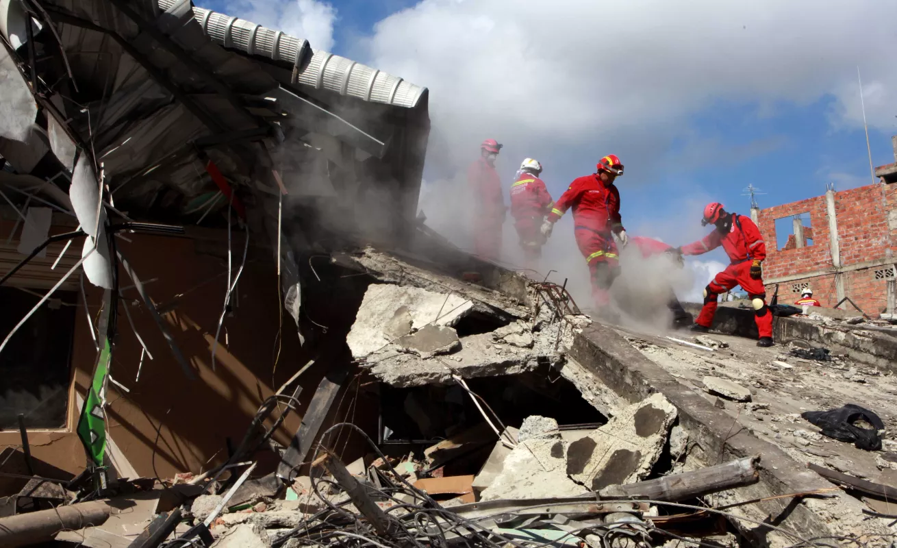 Operativos de rescate en Ecuador tras sismo registrado el sábado