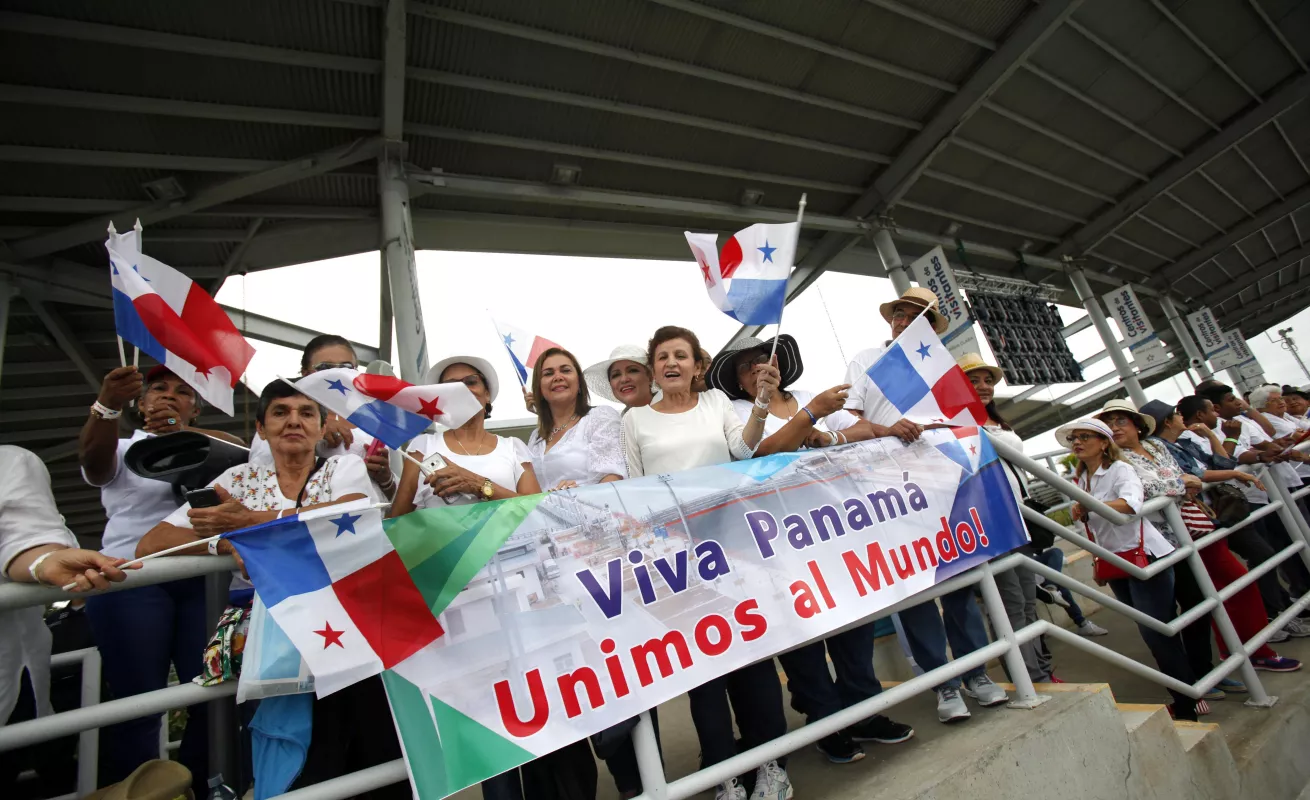 El fervor por la patria chica en la inauguración del Canal ampliado