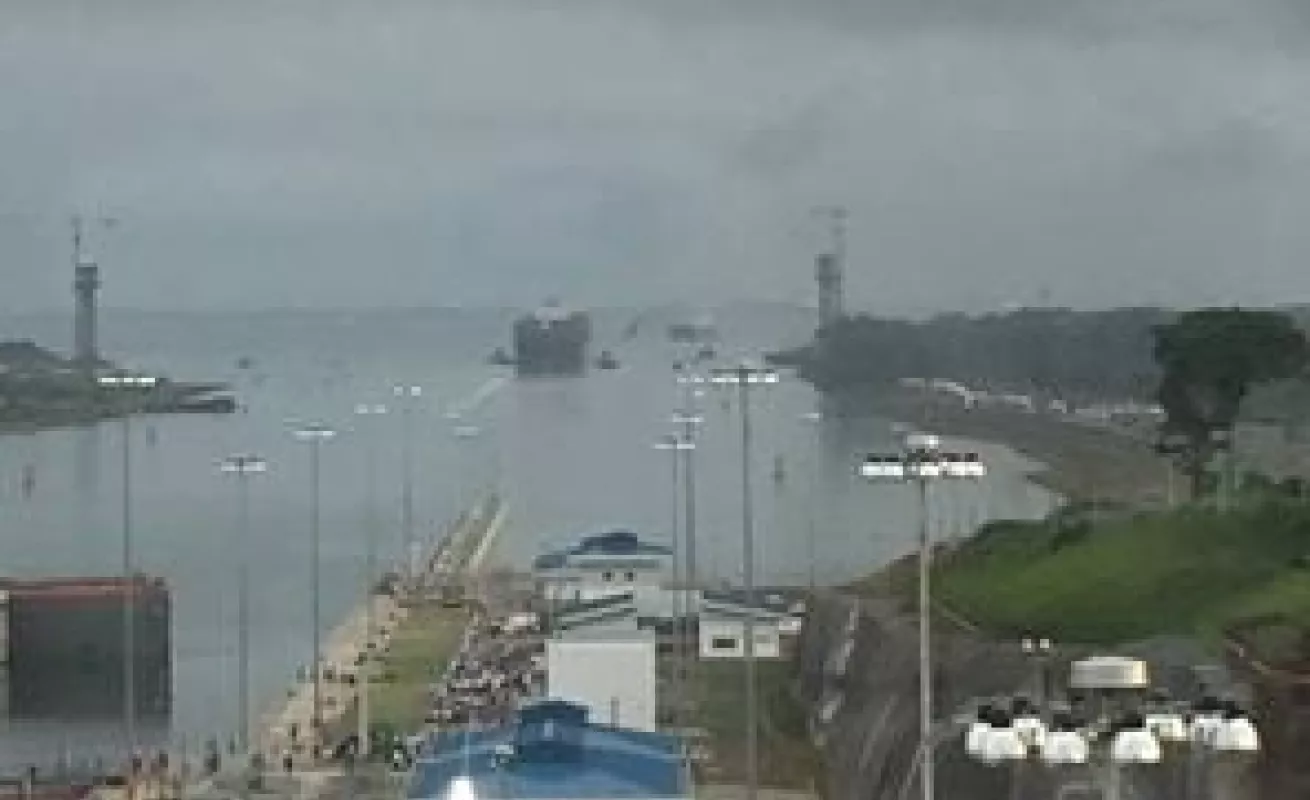 Memorable paso del  Cosco Shipping Panamá por Agua Clara