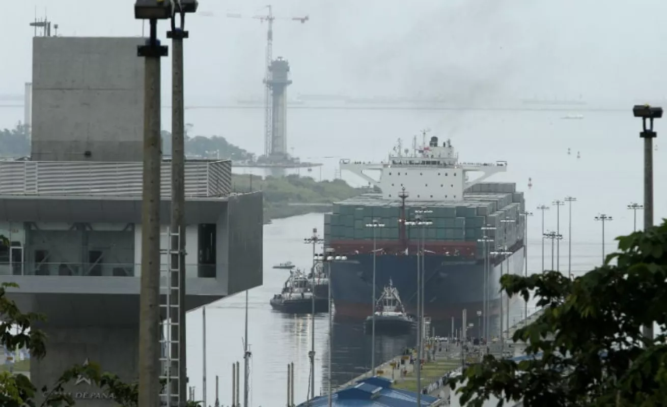 Memorable paso del  Cosco Shipping Panamá por Agua Clara