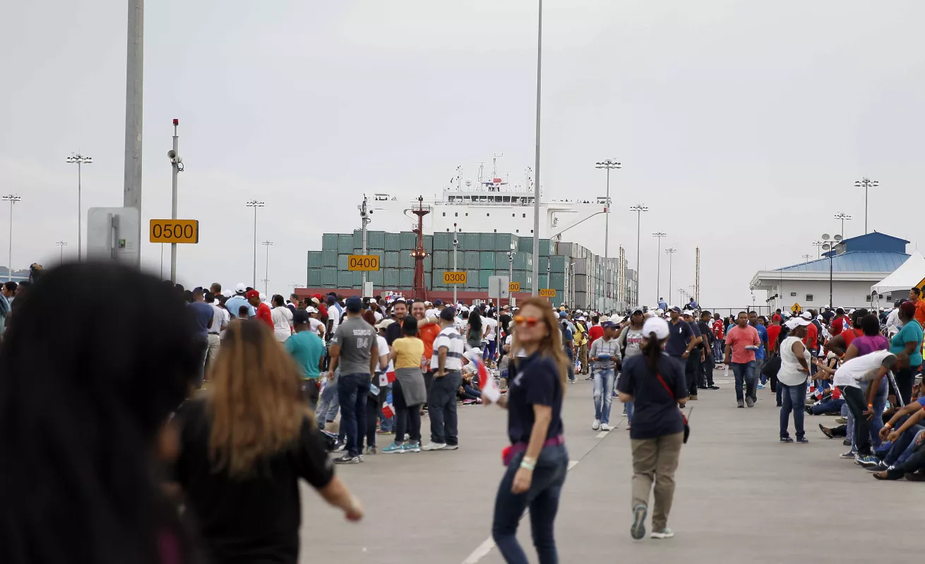Memorable paso del  Cosco Shipping Panamá por Agua Clara