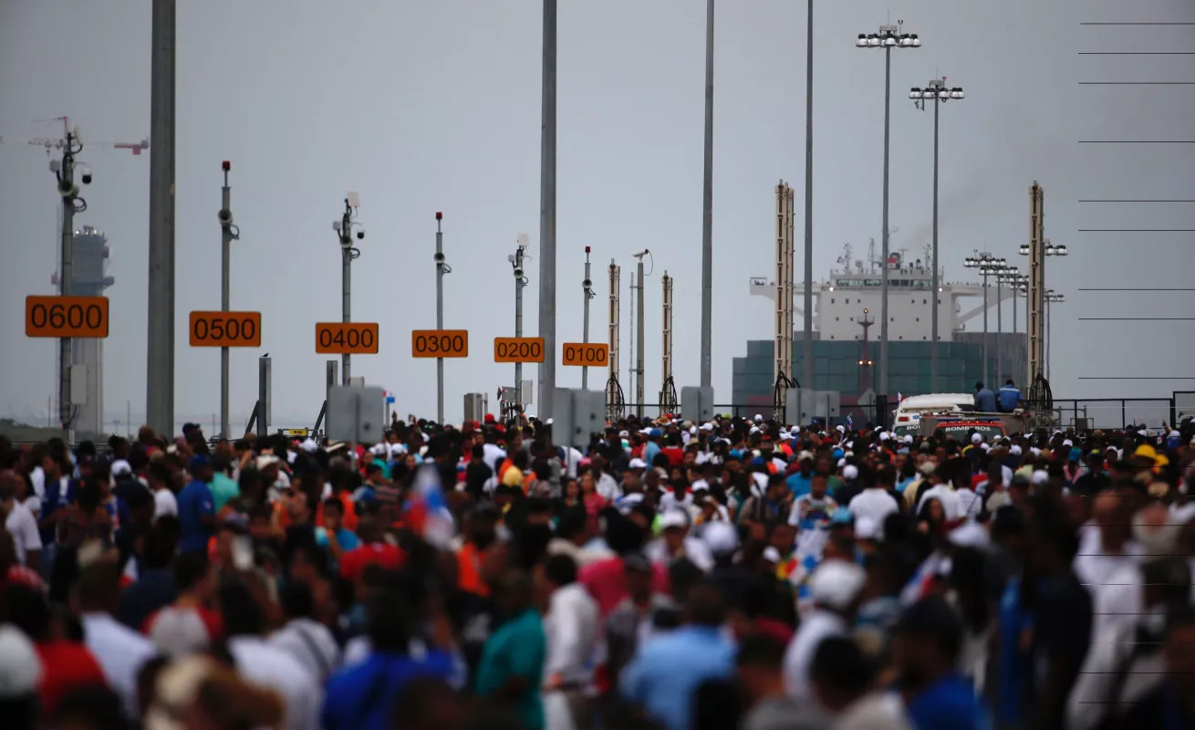 Memorable paso del  Cosco Shipping Panamá por Agua Clara